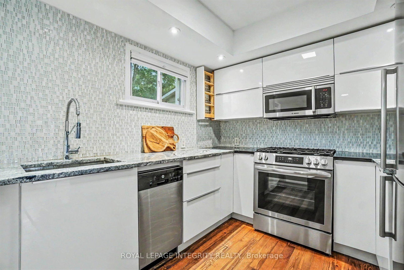 9 Holmwood Avenue • Ottawa, ON photo 10