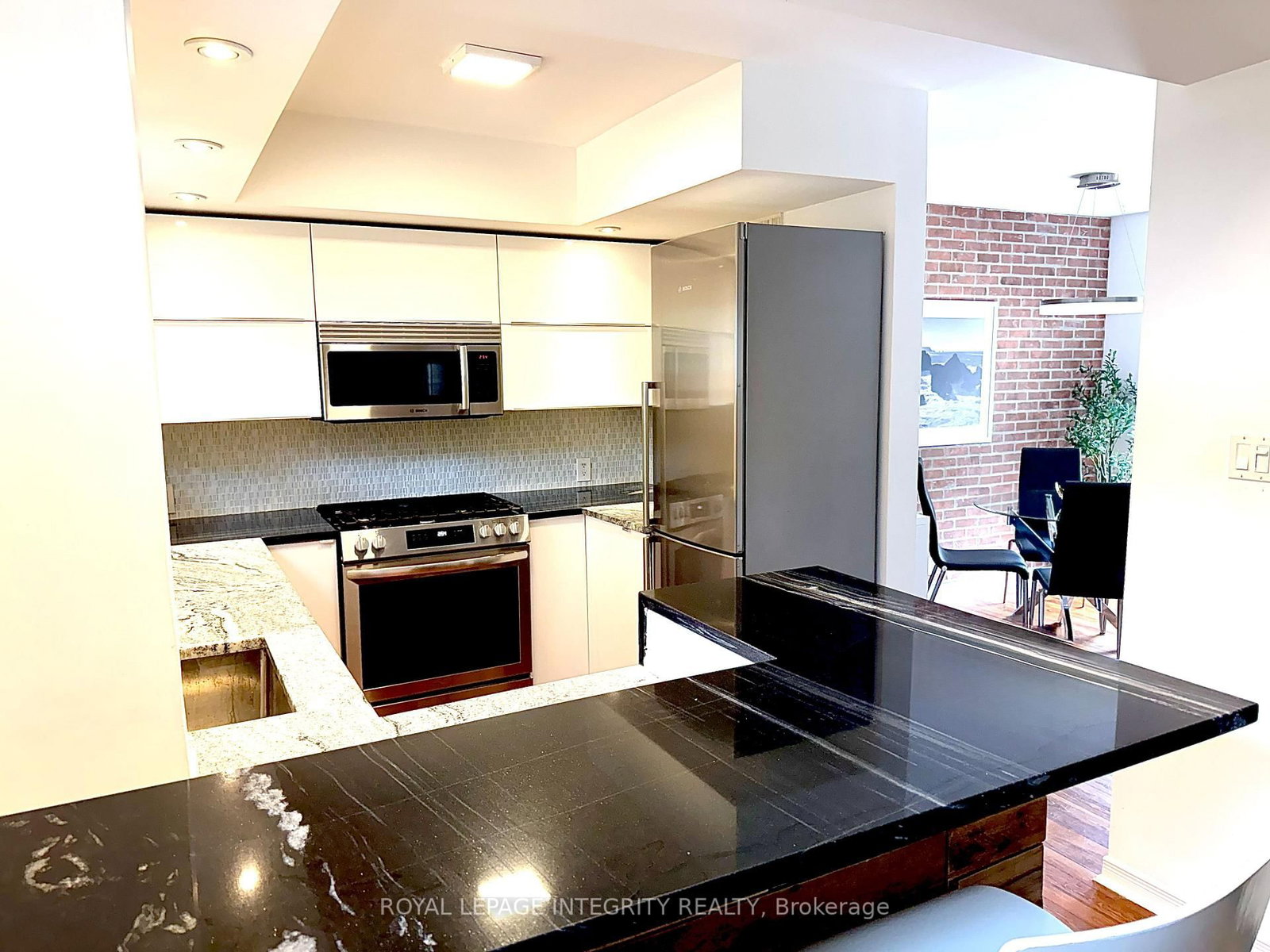 9 Holmwood Avenue • Ottawa, ON photo 12