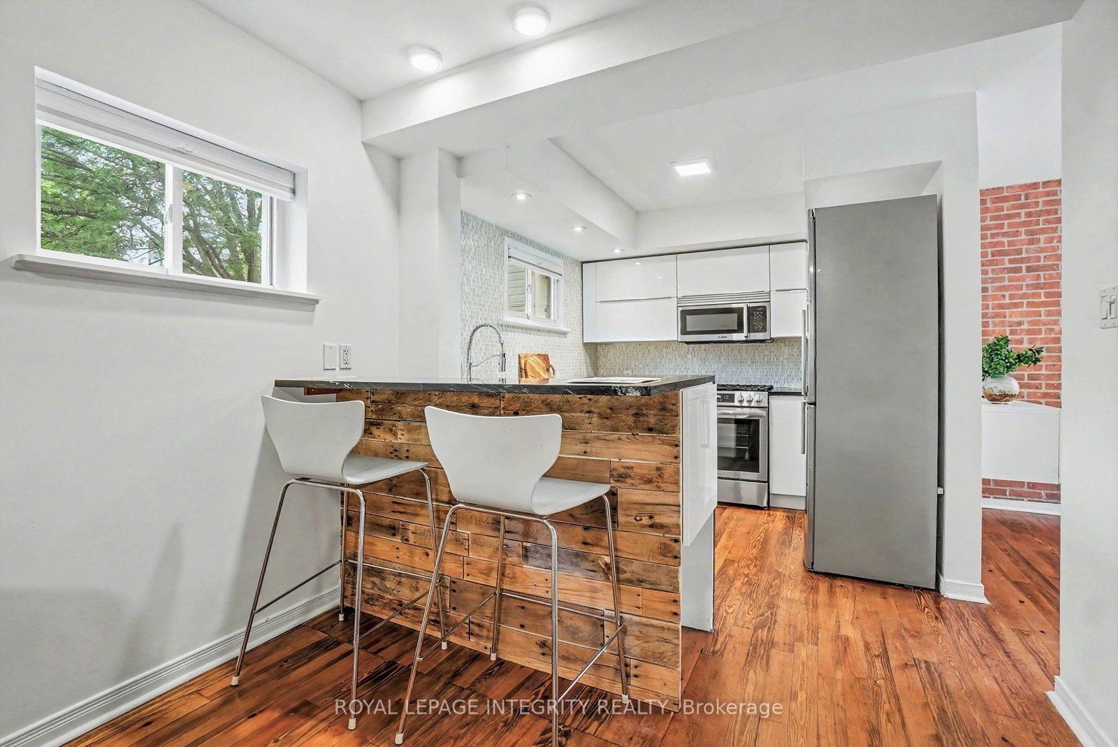9 Holmwood Avenue • Ottawa, ON photo 13