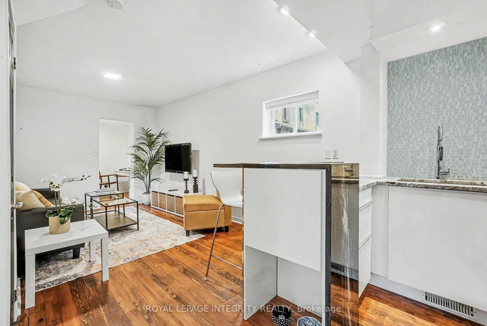 9 Holmwood Avenue • Ottawa, ON photo 14