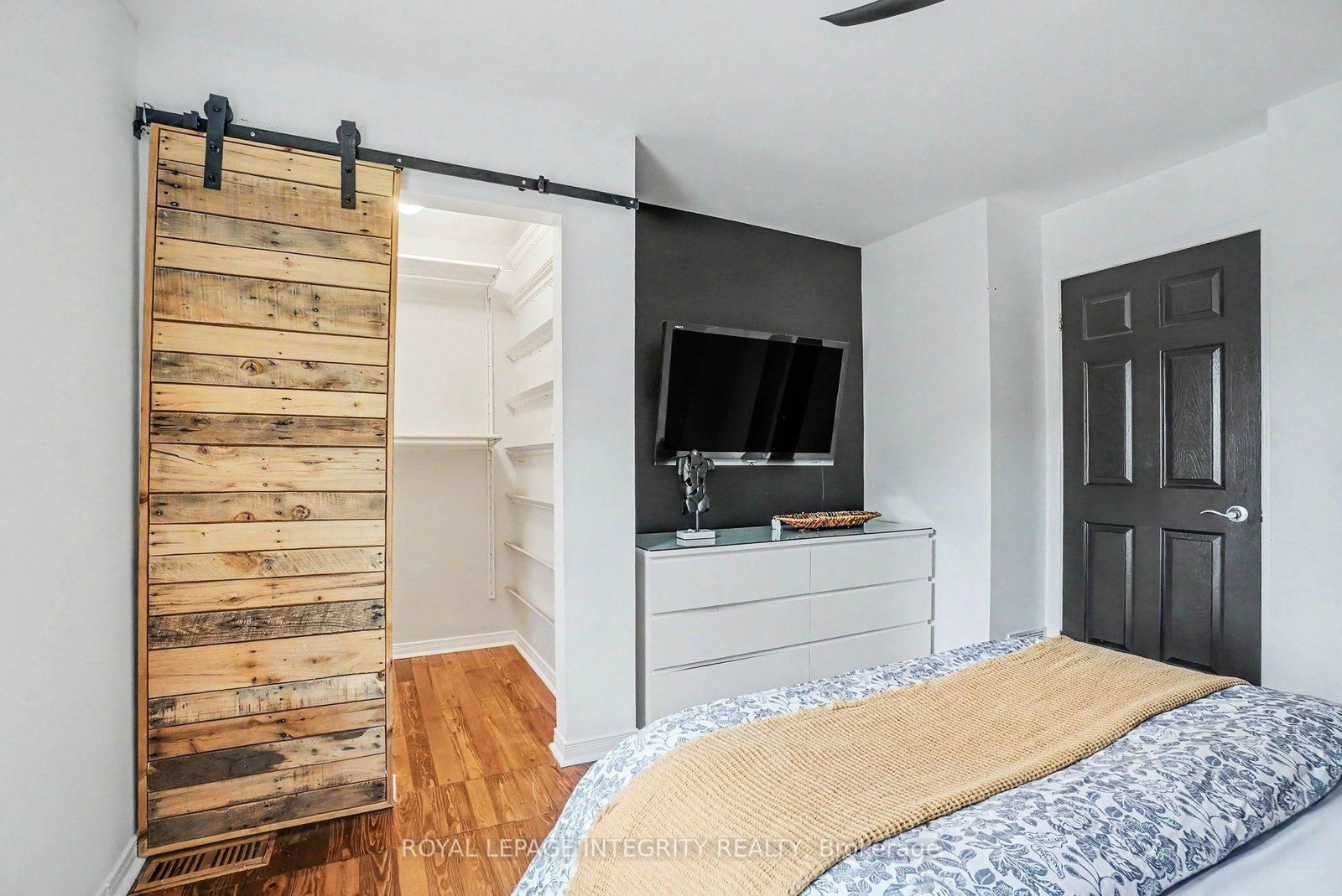 9 Holmwood Avenue • Ottawa, ON photo 21