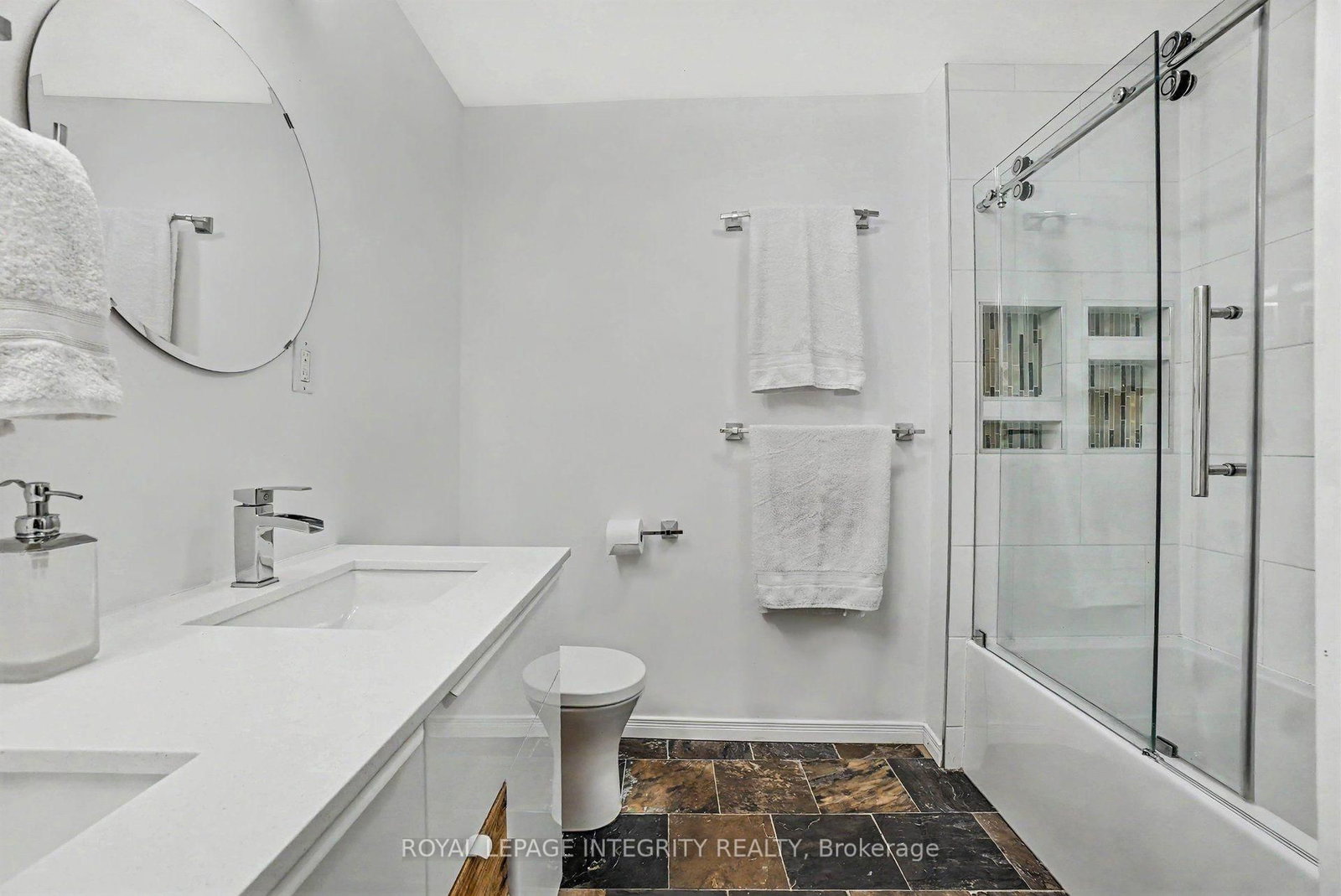 9 Holmwood Avenue • Ottawa, ON photo 27