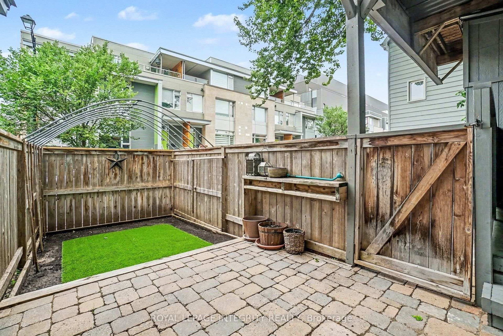 9 Holmwood Avenue • Ottawa, ON photo 34