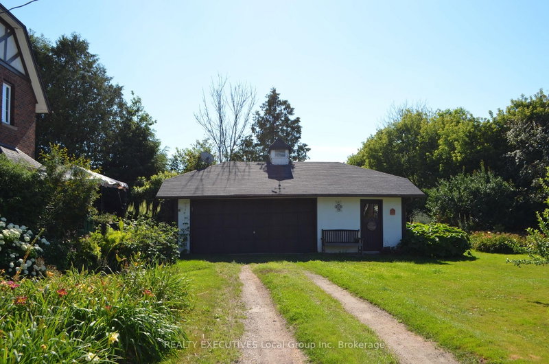 206 Clark St N photo 4
