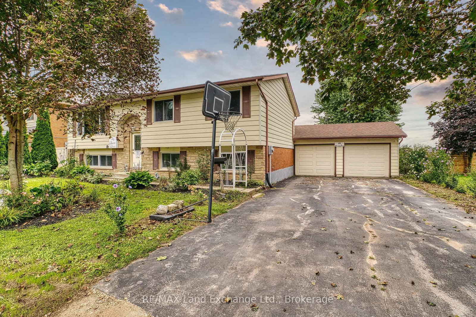21 Fairview Drive • Arran-Elderslie, ON photo 2