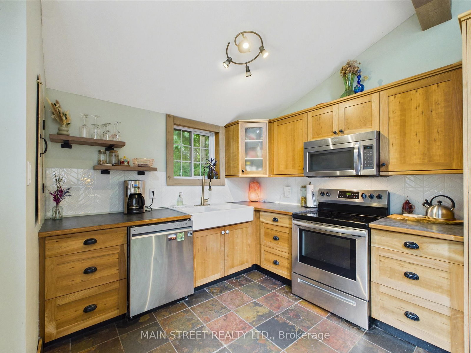1063 SHERWOOD FOREST Road • Bracebridge, ON photo 6