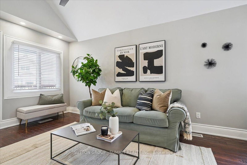 32 Allan Ave photo 5