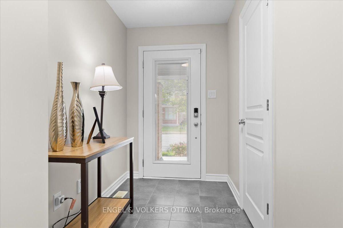 75 Blueheart Bay • Ottawa, ON photo 5