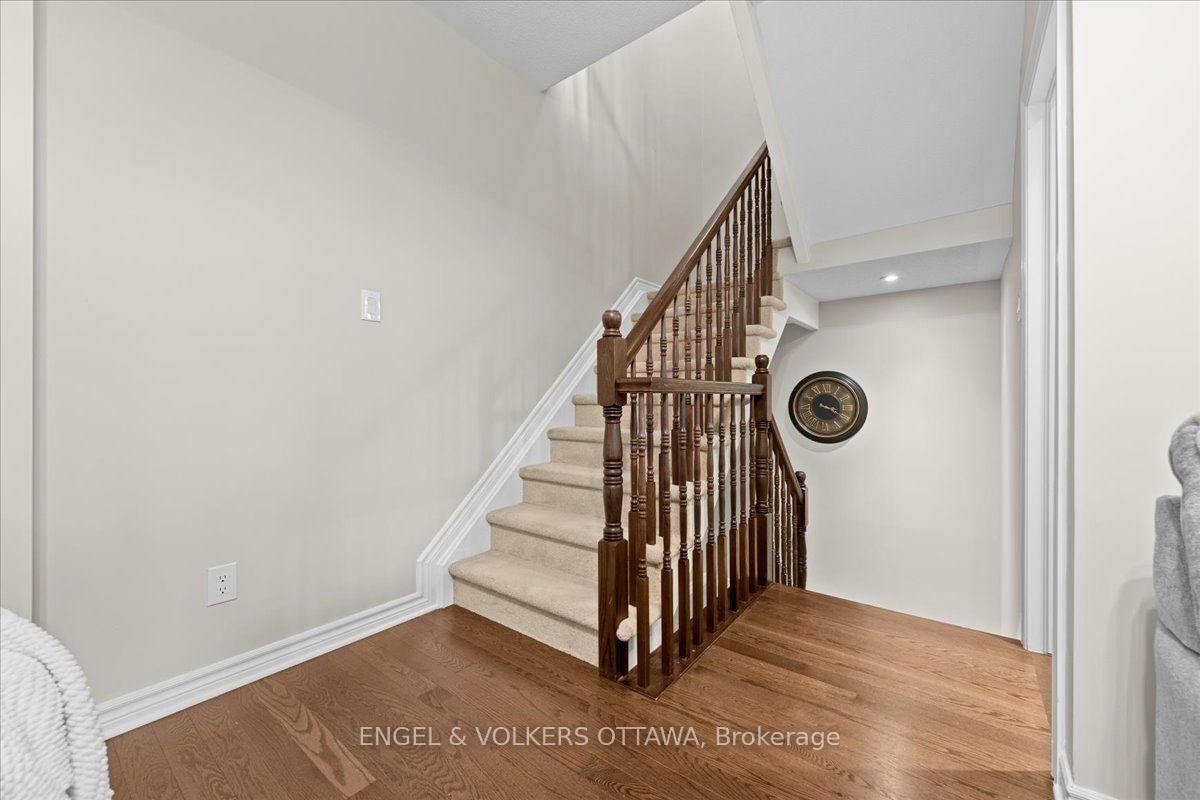 75 Blueheart Bay • Ottawa, ON photo 9