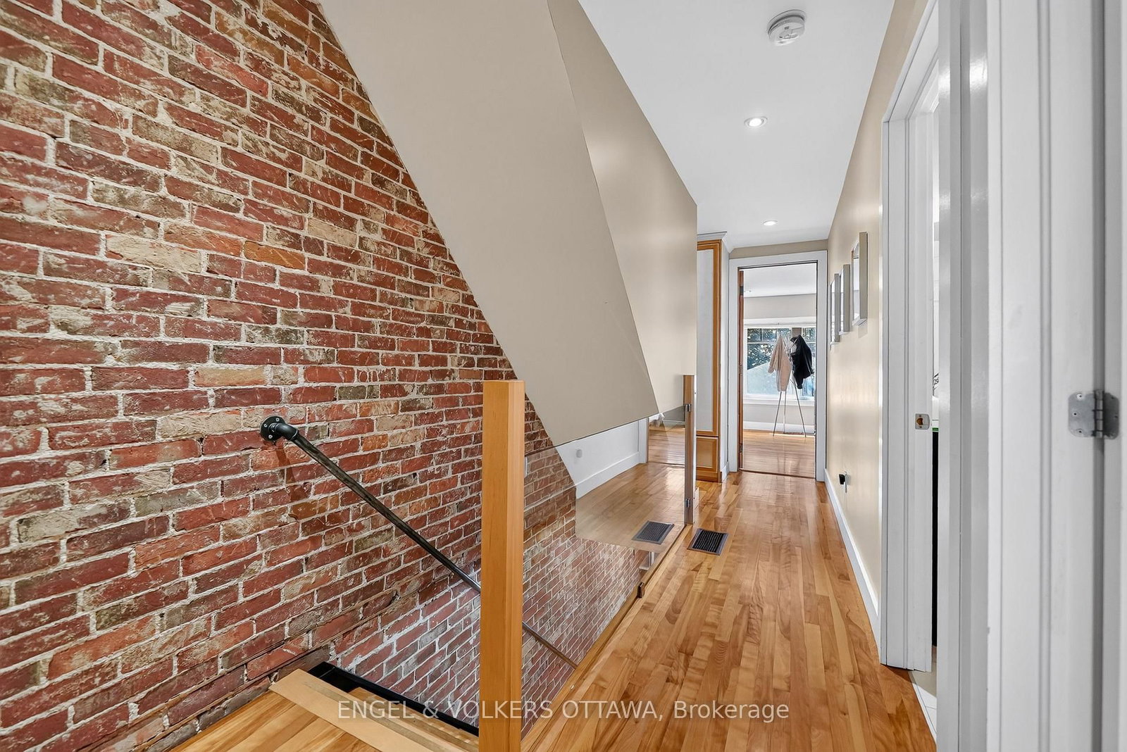 309 Flora Street • Ottawa, ON photo 15