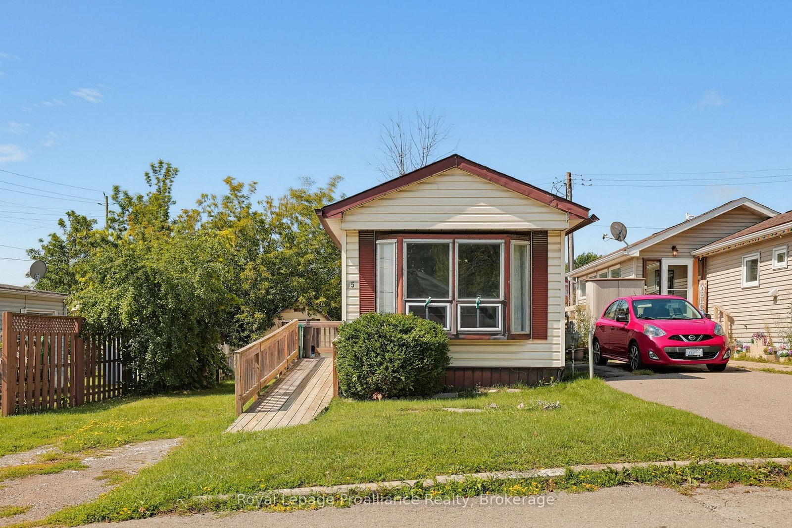 5 Kenneth Boulevard • Quinte West, ON photo 2