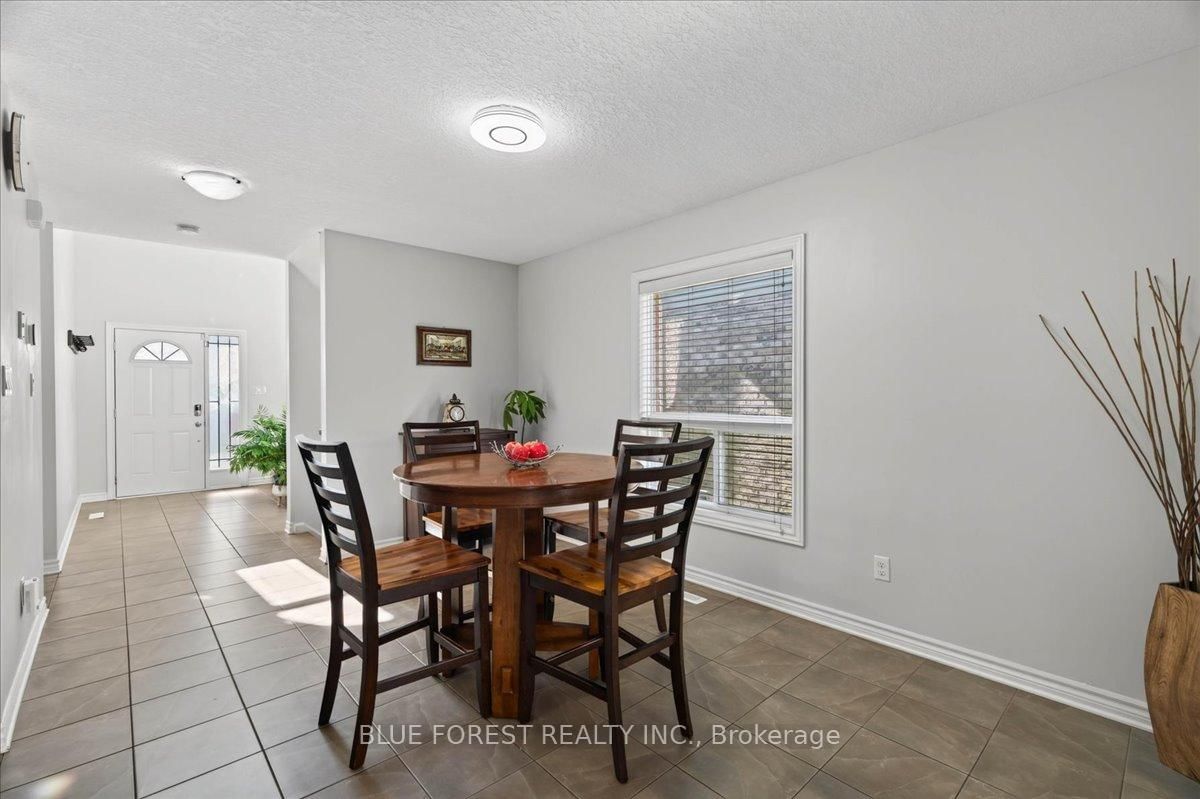 3317 Emily Carr Lane • London South, ON photo 6