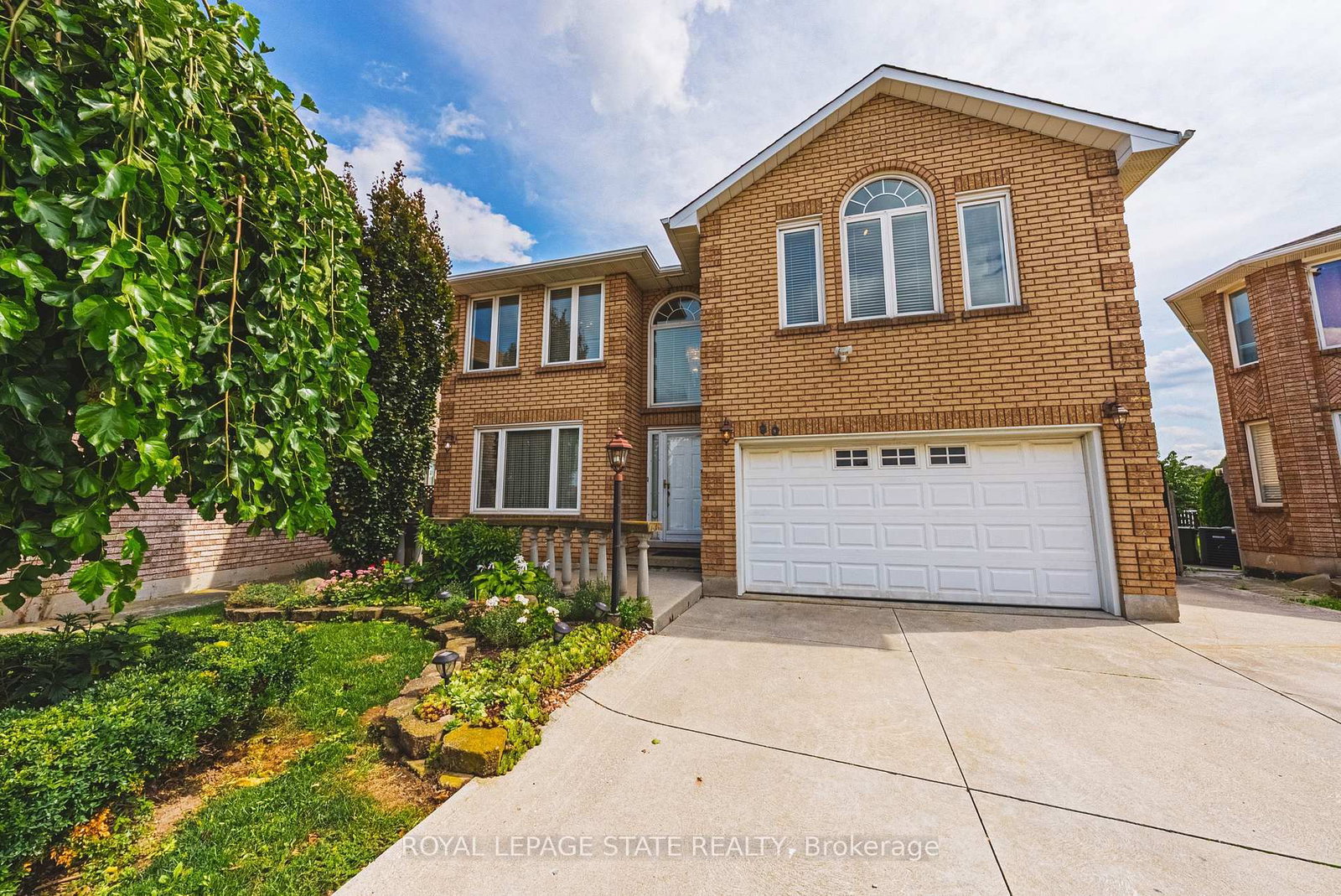 90 Fairington Crescent • Hamilton, ON photo 1