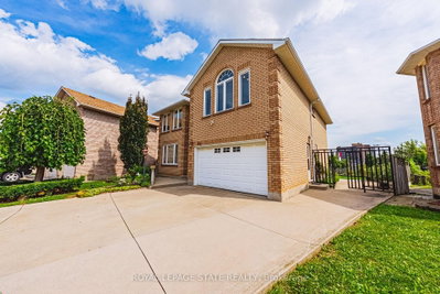 90 Fairington Crescent • Hamilton, ON photo 3