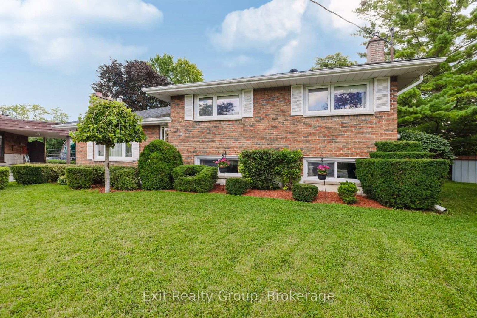 6 Ernest Court • Belleville, ON photo 3