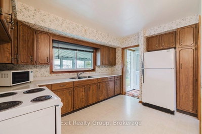 6 Ernest Court • Belleville, ON photo 9
