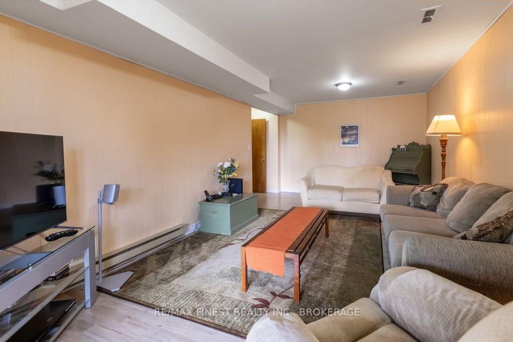 1043 Lincoln Drive • Kingston, ON photo 10