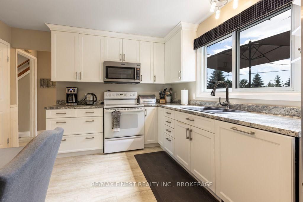 1043 Lincoln Drive • Kingston, ON photo 13