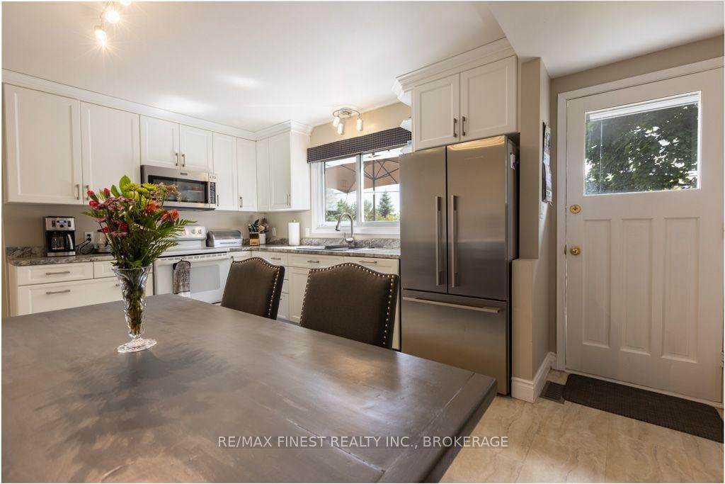 1043 Lincoln Drive • Kingston, ON photo 16