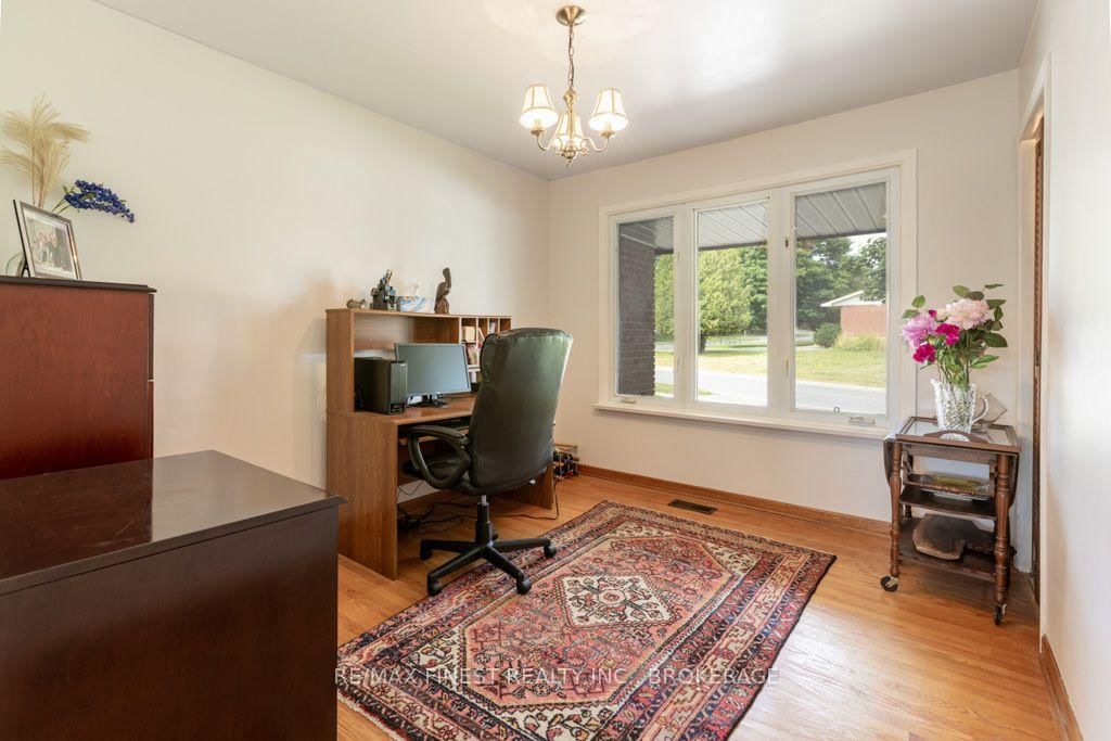 1043 Lincoln Drive • Kingston, ON photo 19