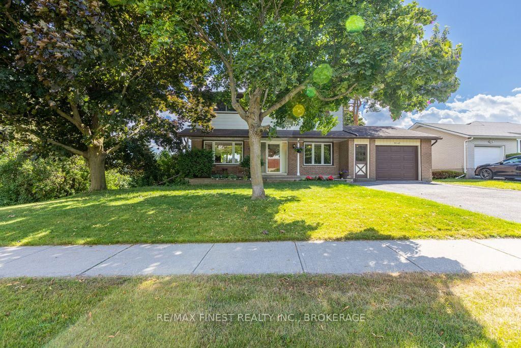 1043 Lincoln Drive • Kingston, ON photo 2