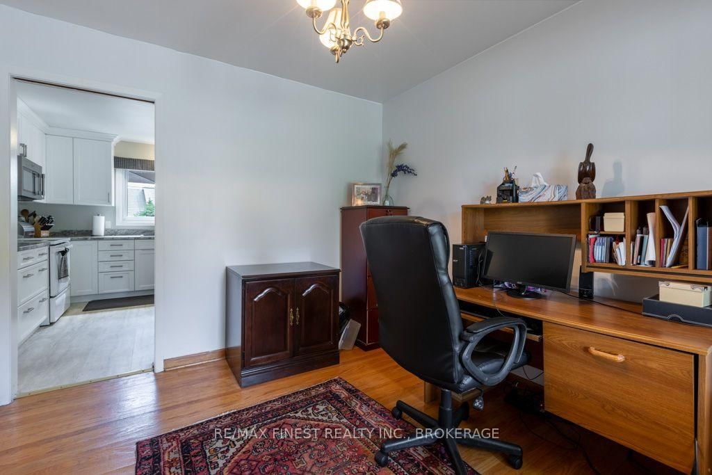 1043 Lincoln Drive • Kingston, ON photo 20