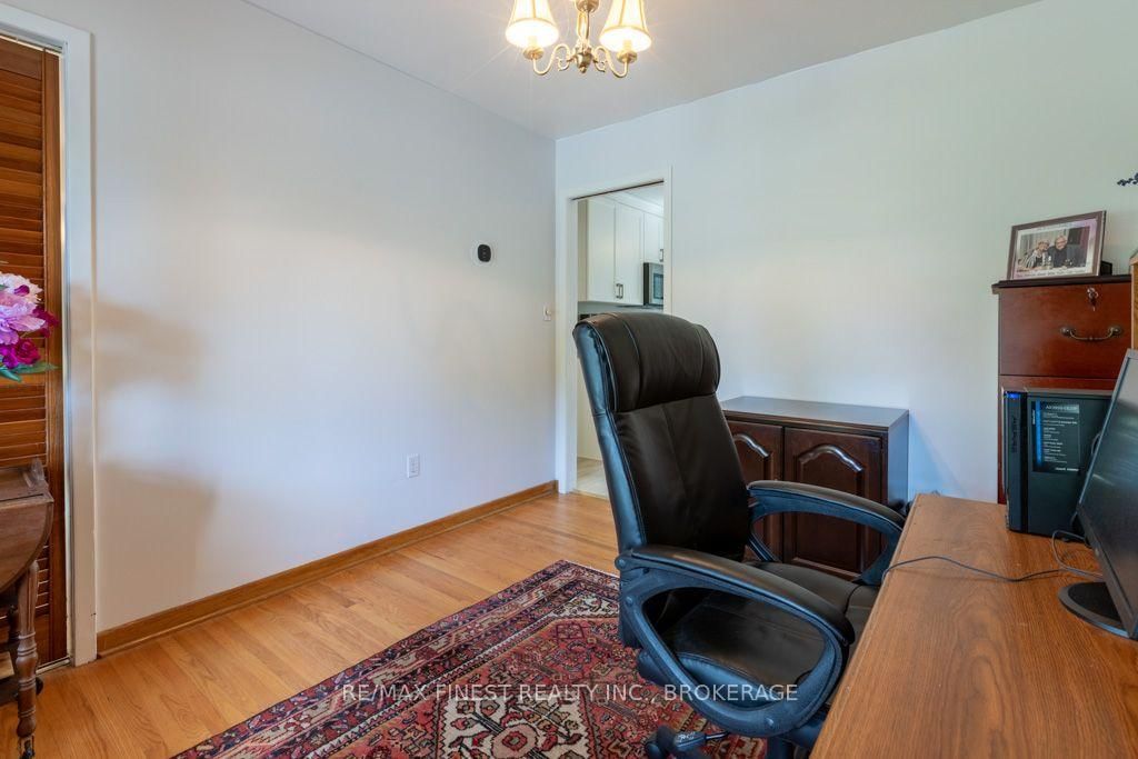 1043 Lincoln Drive • Kingston, ON photo 21