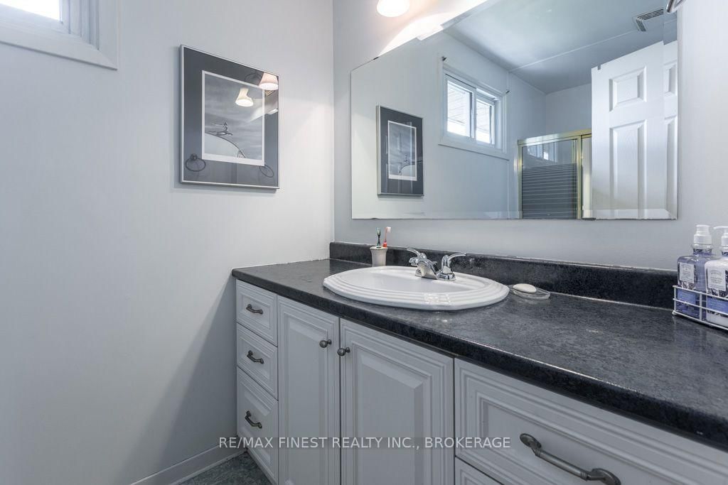 1043 Lincoln Drive • Kingston, ON photo 27