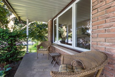 1043 Lincoln Drive • Kingston, ON photo 3