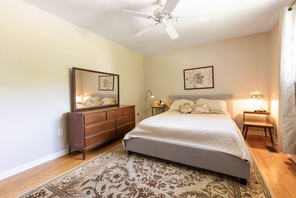 1043 Lincoln Drive • Kingston, ON photo 33