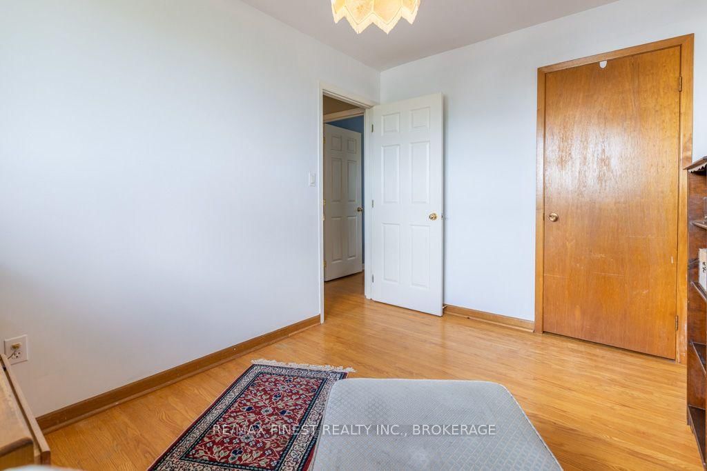 1043 Lincoln Drive • Kingston, ON photo 37