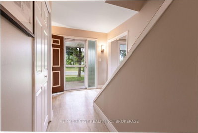 1043 Lincoln Drive • Kingston, ON photo 4
