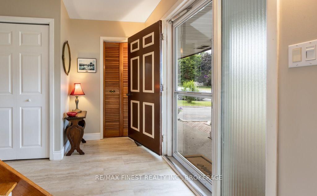1043 Lincoln Drive • Kingston, ON photo 5