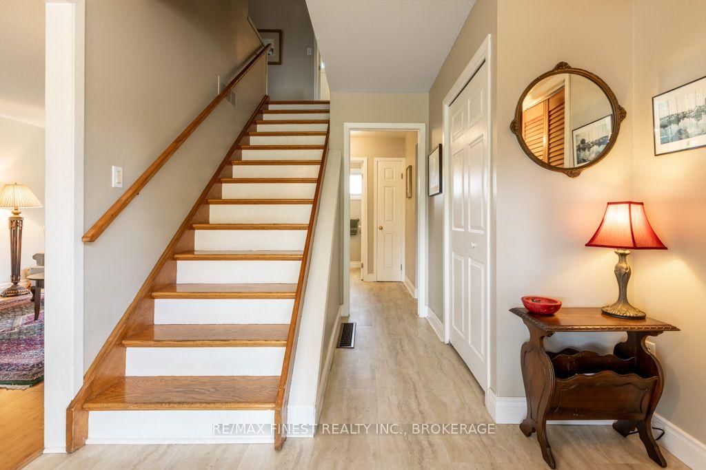 1043 Lincoln Drive • Kingston, ON photo 6