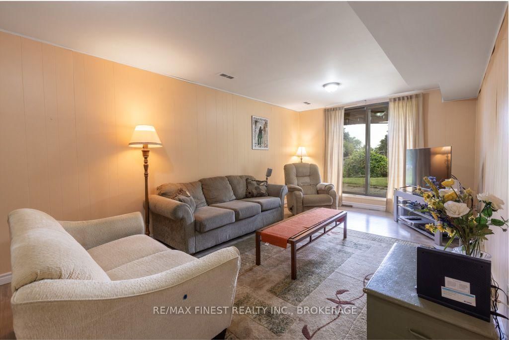 1043 Lincoln Drive • Kingston, ON photo 9
