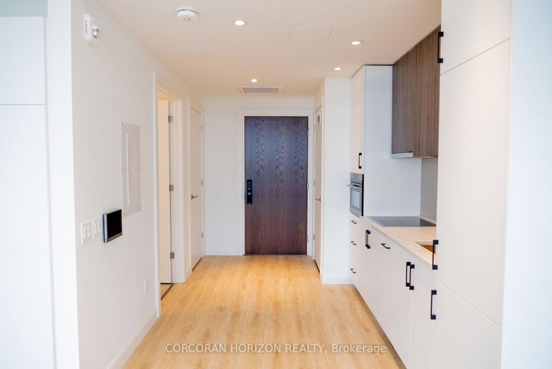 1810 - 741 King Street W