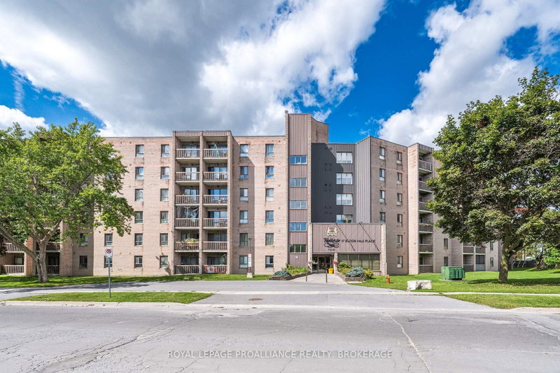112 - 17 Eldon Hall Place