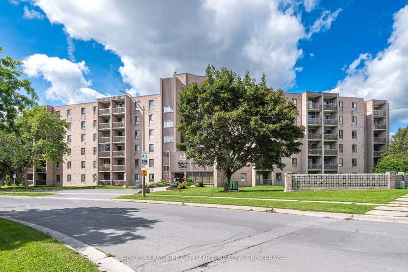 112 - 17 Eldon Hall Place