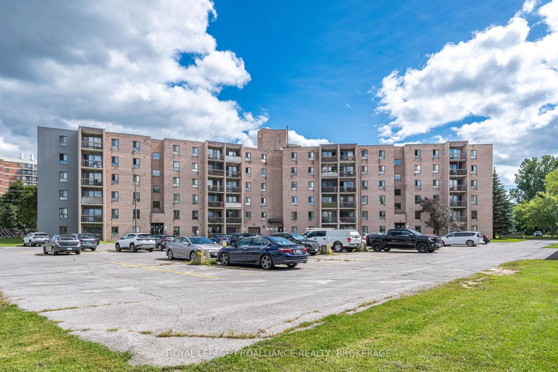 112 - 17 Eldon Hall Place