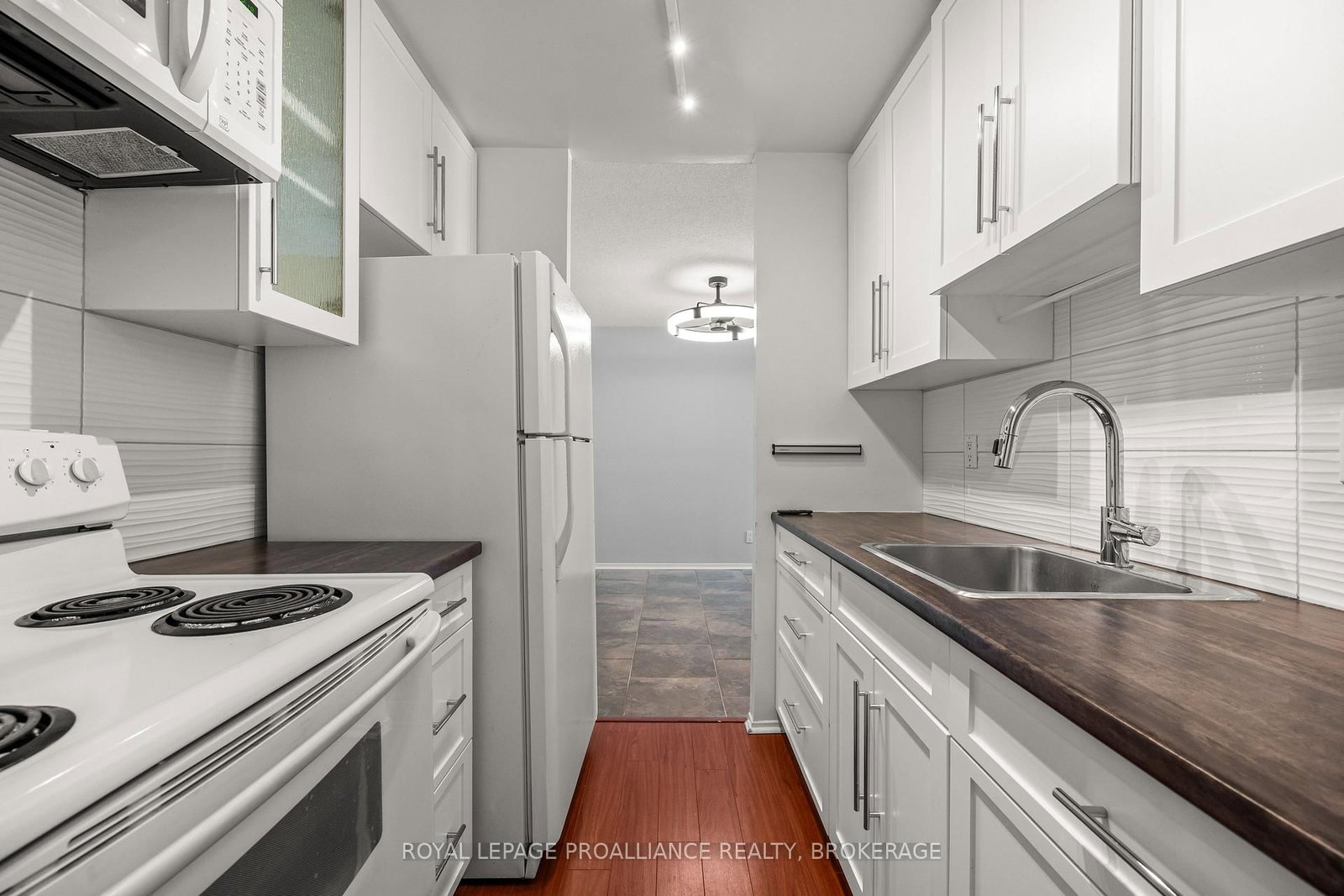 17 Eldon Hall Place • #112 • Kingston, ON photo 6