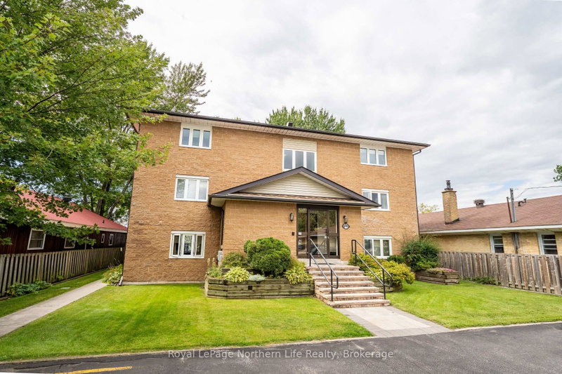 301 - 469 Lakeshore Drive