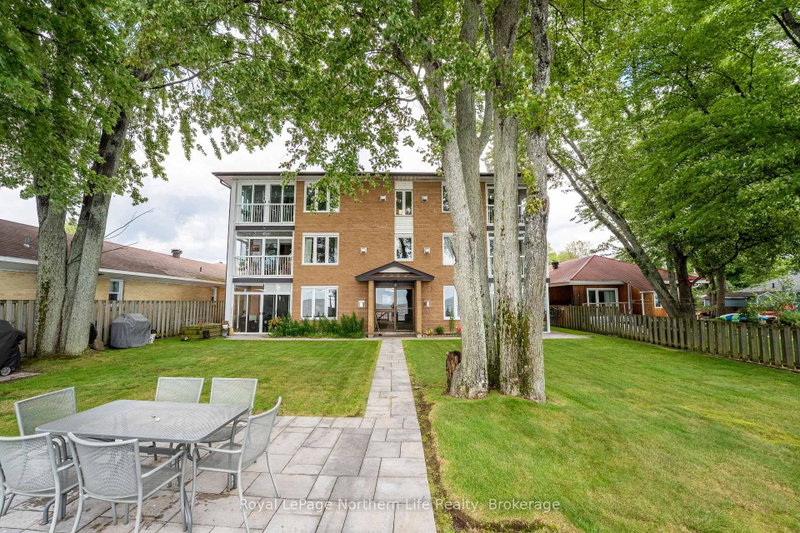 301 - 469 Lakeshore Drive