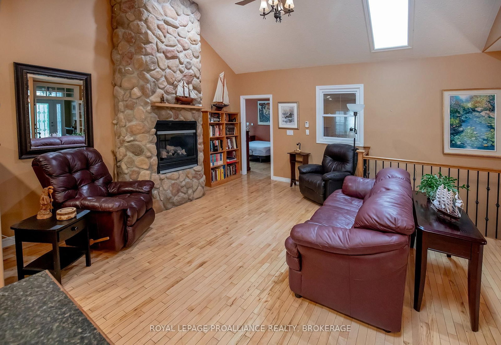 1098 Coverdale Drive • Kingston, ON photo 4