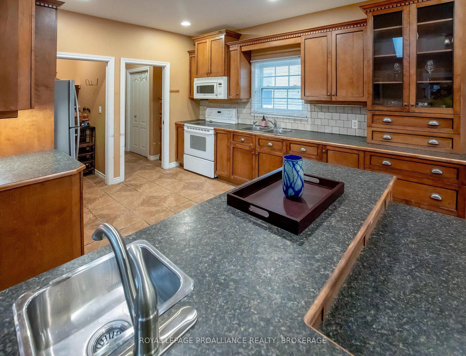1098 Coverdale Drive • Kingston, ON photo 5