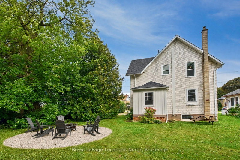 135 Marshall Street E