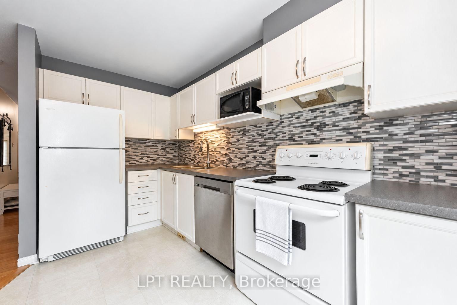 61 Tobermory Crescent • Ottawa, ON photo 15