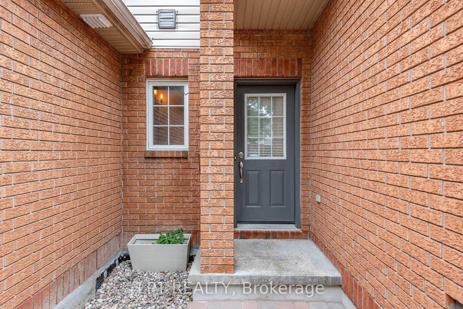 61 Tobermory Crescent • Ottawa, ON photo 3