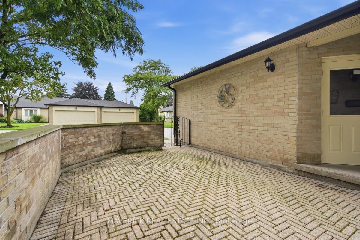 163 Pine Valley Drive • #49 • London South, ON photo 3