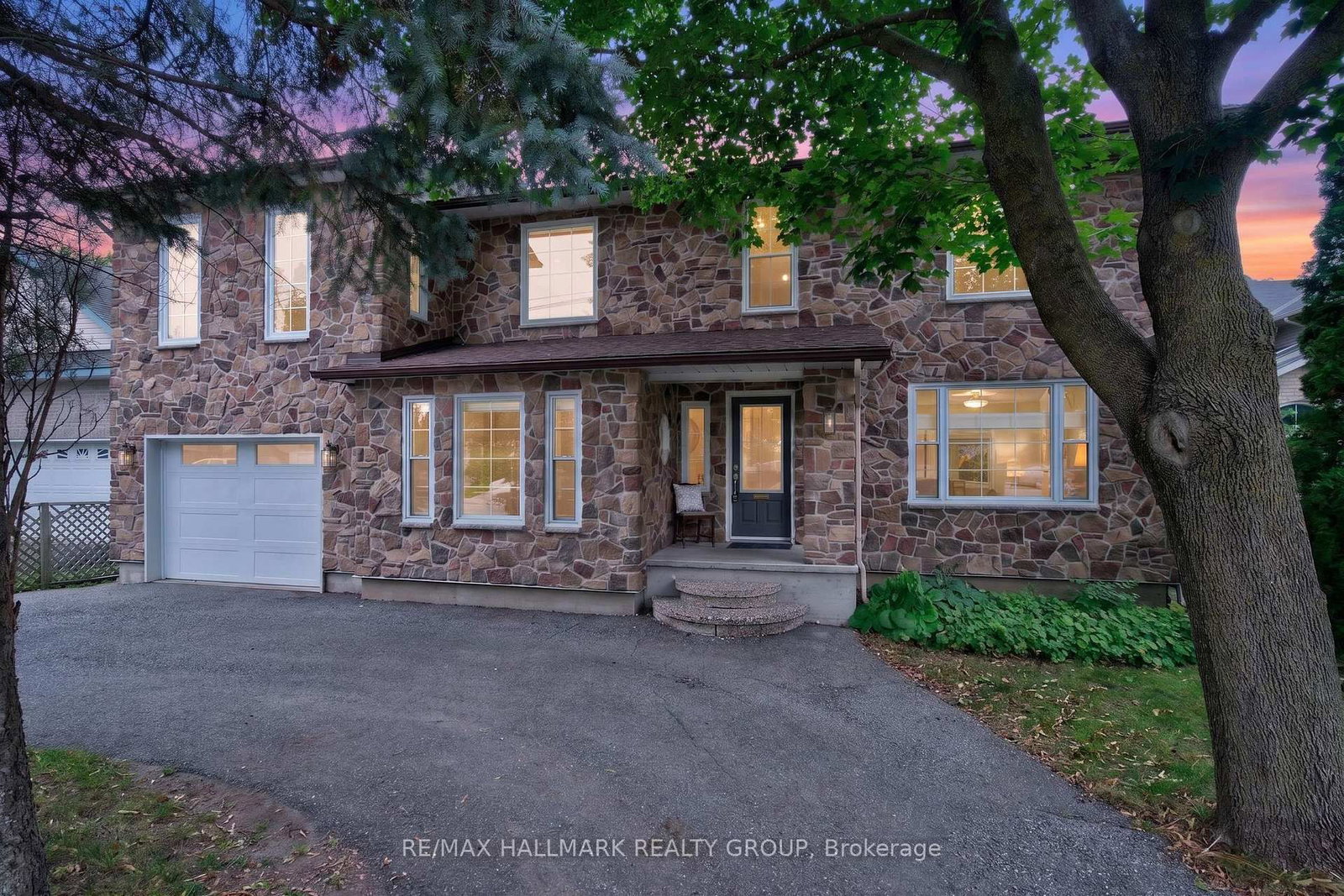 1608 Prince Of Wales Drive • Ottawa, ON photo 1