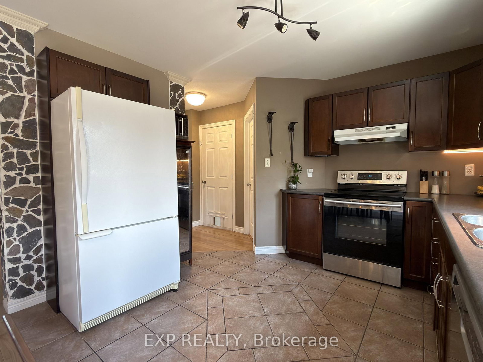608 Highview Drive • St. Thomas, ON photo 14